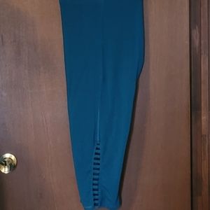 Old Navy active legging no pockets, size 4x, teal.